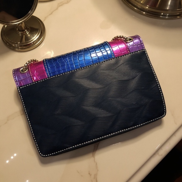 B011 Y2K Luxe Glam Multi-Color Designer-Inspired Snake Clasp Chain Bag - Picture 3 of 3